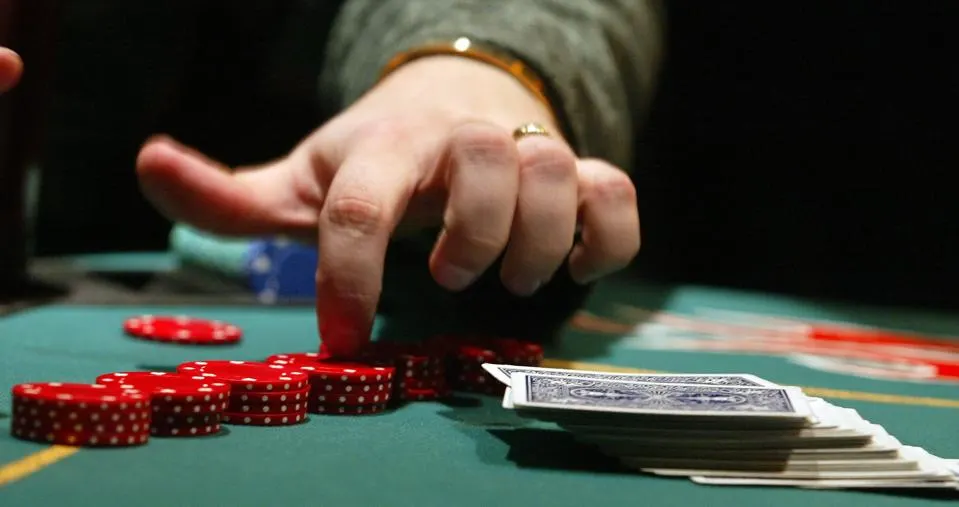 Tips from Professional Poker Players Which Hand is Better to Play with? 4